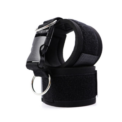 RESTRIÇÕES DE PULSO FETICHE DE NEOPRENE OHMAMA COM GANCHO E LAÇO 23 Restrições de pulso fetiche de neoprene ohmama com gancho e laço ohmama fetish caliente. Pt