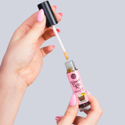 SECRETPLAY LIP GLOSS VIBRANT KISS - PINA COLADA 5 Embalagem disponível em: /pt/es/fr/nl/de/it/pt/ secretplay cosmetic caliente. Pt