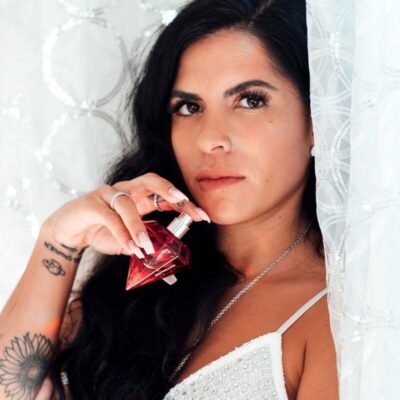 Embalagem disponível em: /en/ eye of love caliente. Pt