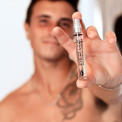 Embalagem disponível em: /en/ eye of love caliente. Pt