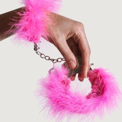 Alternative view of ADRIEN LASTIC - ALGEMAS DE METAL COM PENAS ROSA