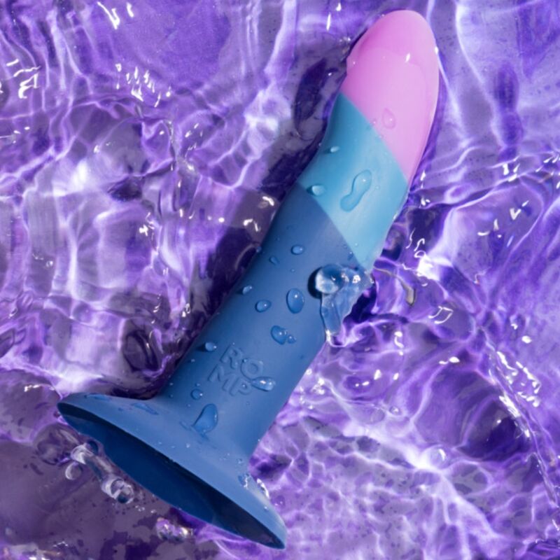 ROMP - PICCOLO DILDO DE SILICONE COM VENTOSA TRICOLORIDA 14 CM 2 Romp - piccolo dildo de silicone com ventosa tricolorida 14 cm - image 2